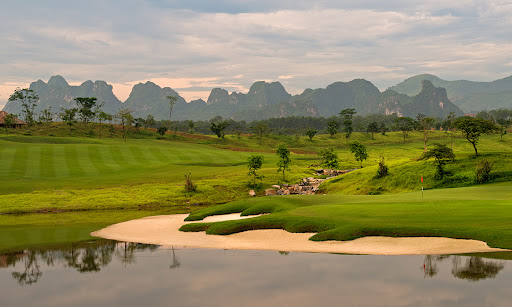 Sân Golf Sky Lake Golf Resort