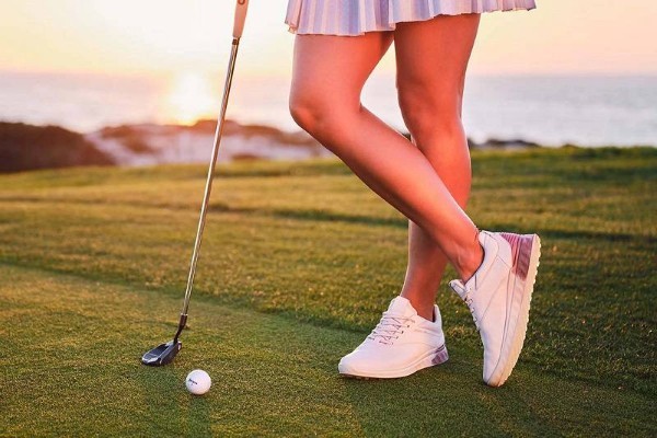 Giày và vớ chuyên dụng cho nữ golfer