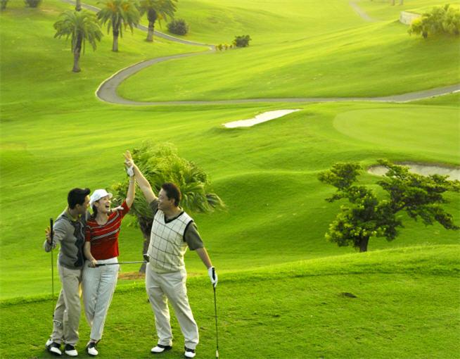 Một trong những yếu tố tạo nên sức hấp dẫn đặc biệt của golf chính là sự đa dạng và độc đáo của các sân golf