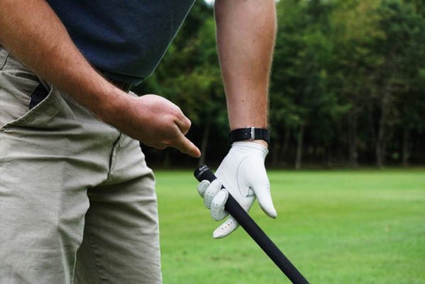 Mẹo để chọn kiểu cầm gậy golf phù hợp