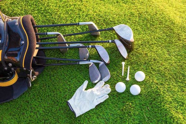 Từ vựng tiếng Anh về golf - Dụng cụ chơi golf