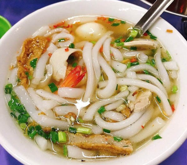 Bánh canh bao nhiêu calo? Mẹo giảm calo khi thưởng thức