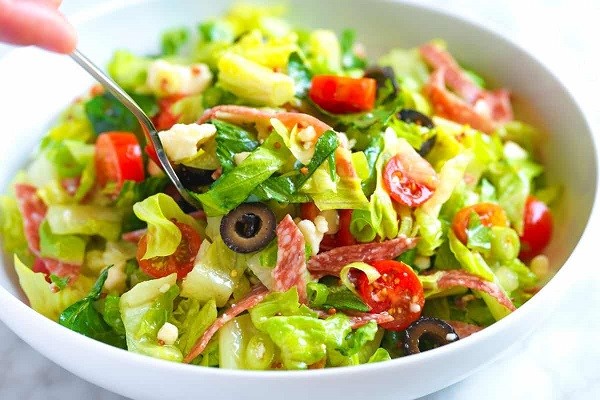 Salad là một phần không thể thiếu trong chế độ ăn uống lành mạnh