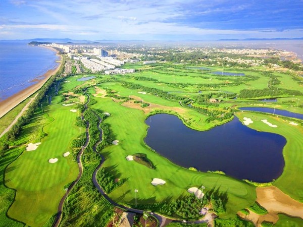 FLC Quảng Bình Golf Links tọa lạc tại xã Hải Ninh, huyện Quảng Ninh, tỉnh Quảng Bình.