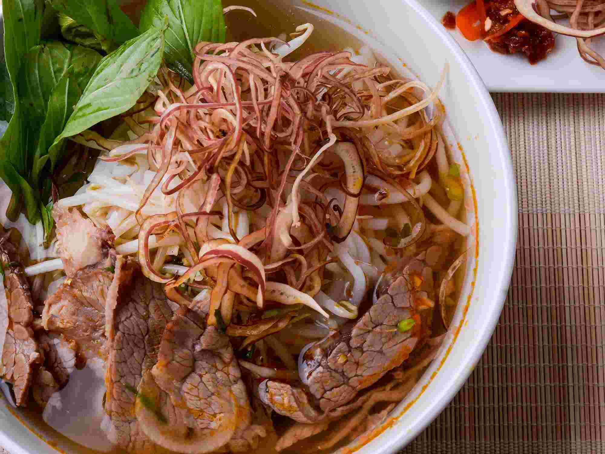 Mẹo ăn bún bò mà không lo tăng cân: Lựa chọn thông minh cho người giảm cân