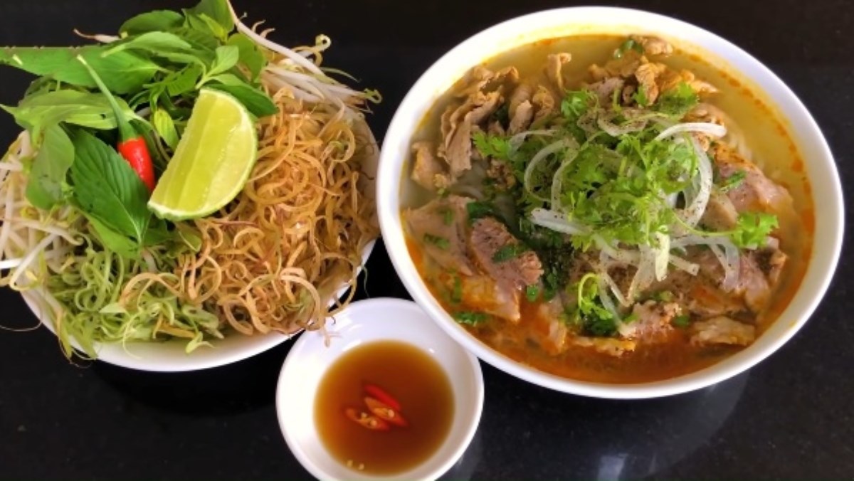 Công thức bún bò ít calo: Tự chế biến món ăn lành mạnh tại nhà