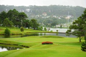 Bảng giá chi tiết các dịch vụ sân golf Mường Thanh Diễn Lâm