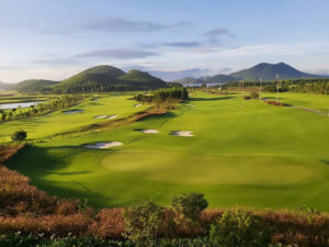 Trải nghiệm thực tế sân golf Mường Thanh Diễn Lâm​
