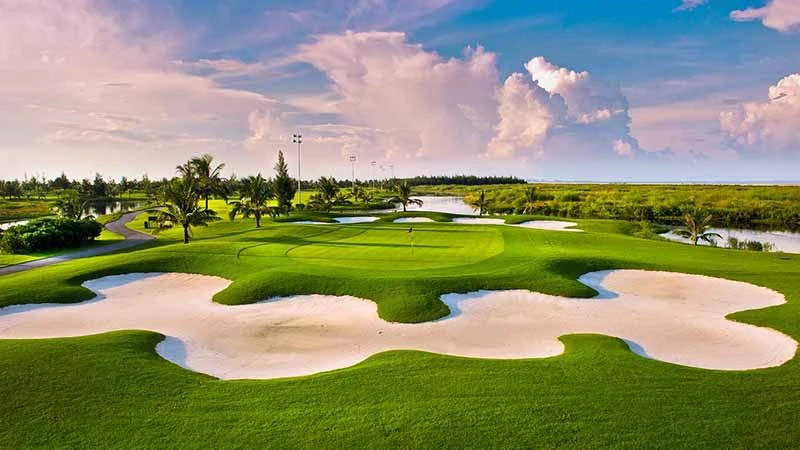 Sân Golf Ruby Tree: Review chi tiết và bảng giá mới nhất