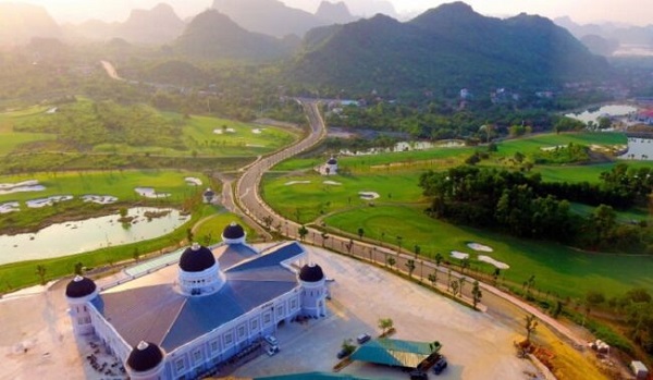 Clubhouse của Sân golf Kim Bảng là một công trình kiến trúc ấn tượng