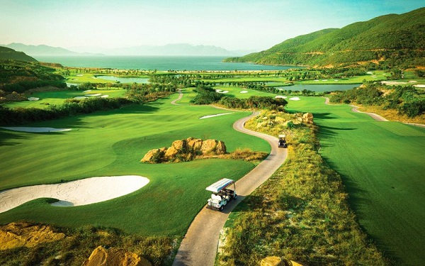 Sân golf Kim Bảng tọa lạc tại xã Tượng Lĩnh, huyện Kim Bảng, tỉnh Hà Nam
