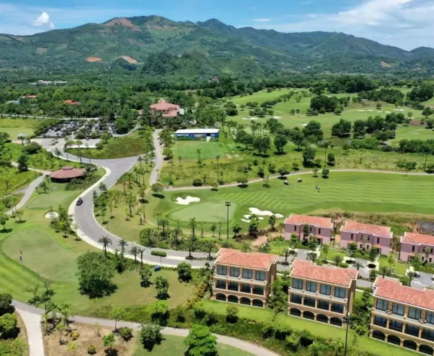 Sân golf Skylake: Tổng quan về sân và bảng giá 2025