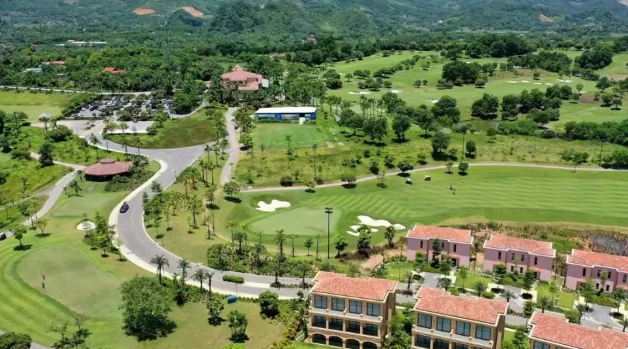 Sân golf Skylake: Tổng quan về sân và bảng giá 2025