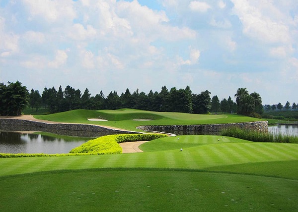 Mỗi hố golf tại Vân Trì Golf Club là một tác phẩm nghệ thuật độc đáo