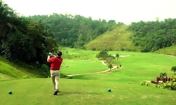 Phí chơi golf tại Vân Trì Golf Club được áp dụng linh hoạt
